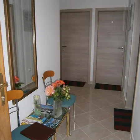 Fuer 2 Persmit Balkon Novi Vinodolski