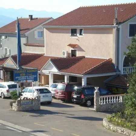 Fuer 2 Persmit Balkon Apartment