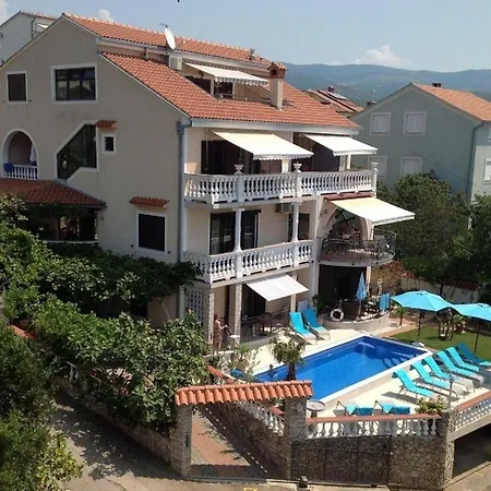 Fuer 2 Persmit Balkon Apartment