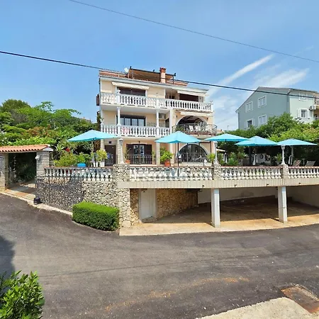 Fuer 2 Persmit Balkon * Novi Vinodolski