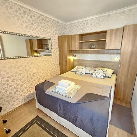 Fuer 2 Persmit Balkon Novi Vinodolski